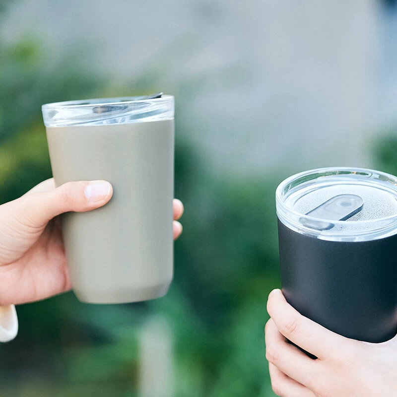 Kinto To-Go Tumbler 360 Ml Mit Stöpsel Khaki – Bild 2